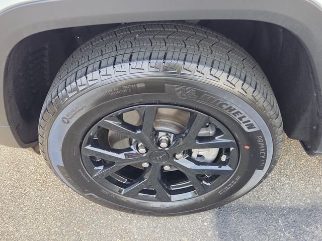 Used 2024 White Jeep Altitude X image 5