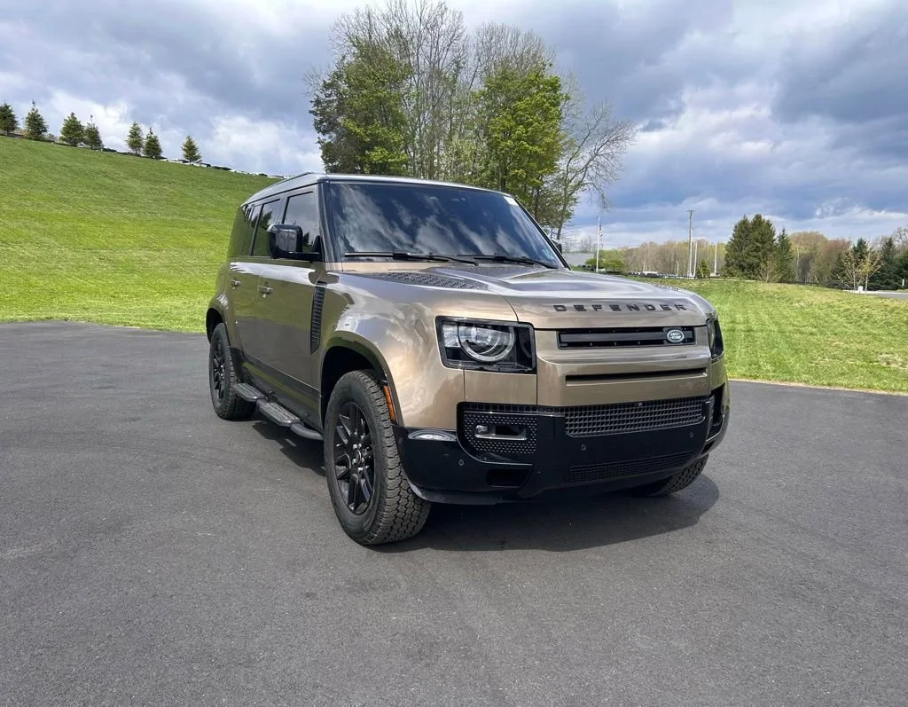 2025 Land Rover Defender 110 X-Dynamic SE P400's photo