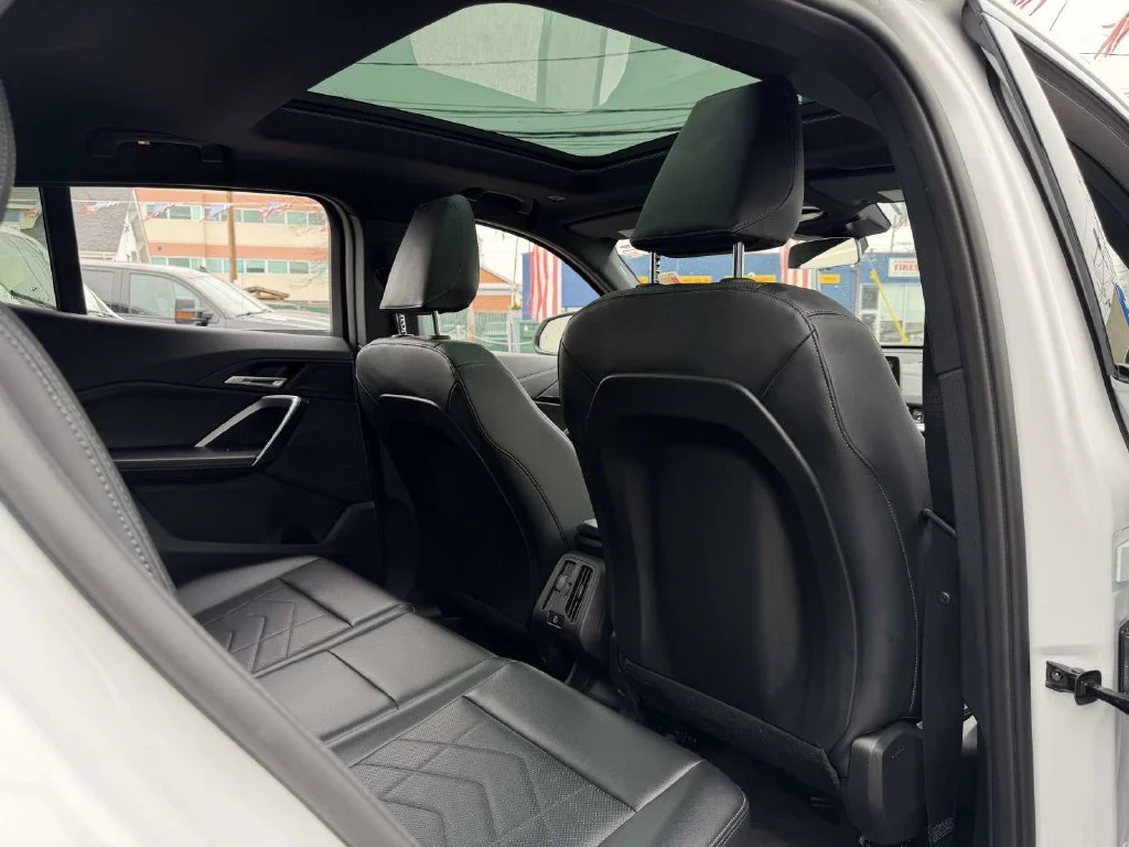 Used 2026 White BMW xDrive28i image 16