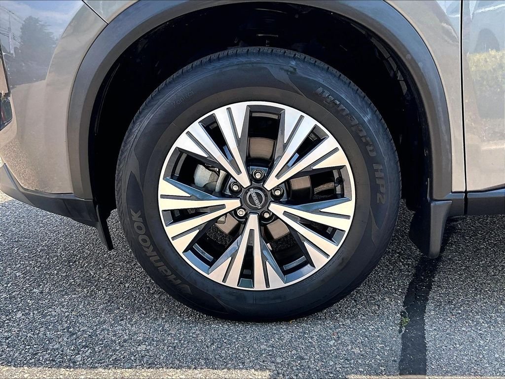 Used 2023 Gray Nissan SV image 7