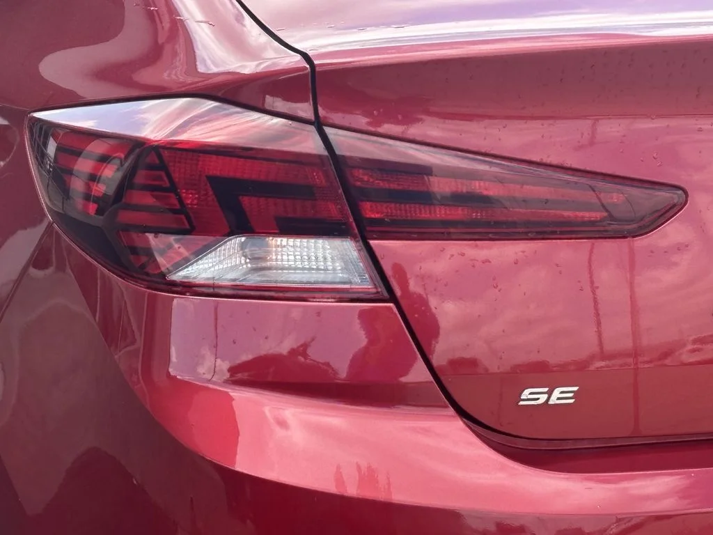 Used 2020 Red Hyundai SE image 10