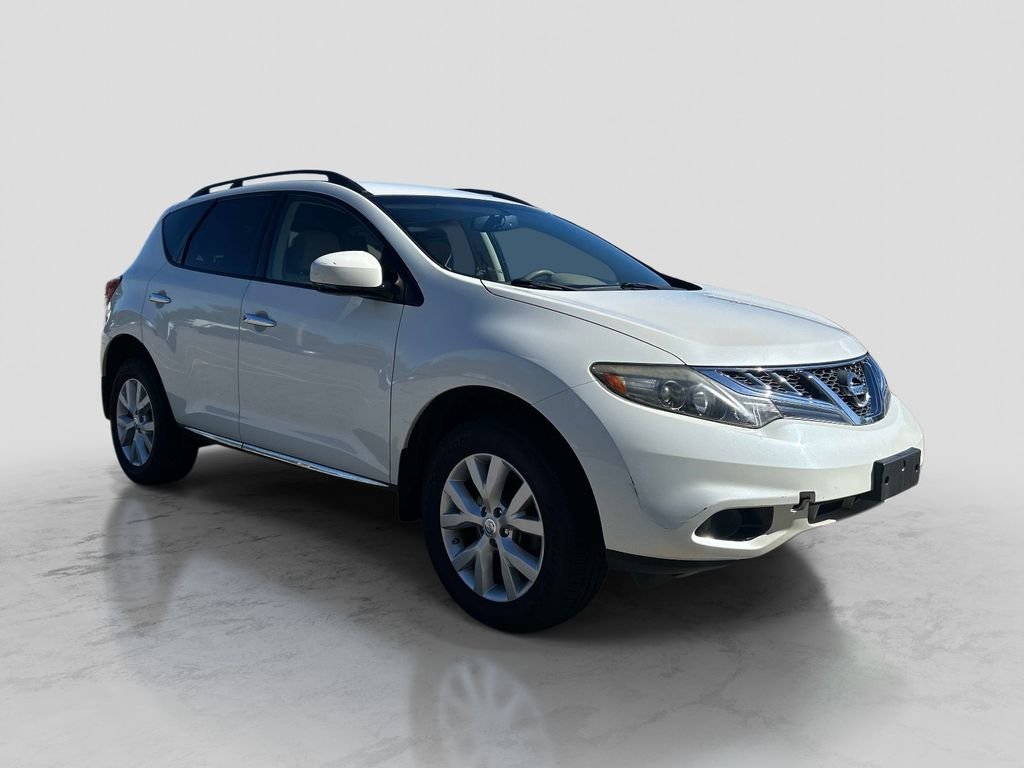 Used 2014 White Nissan SV image 6