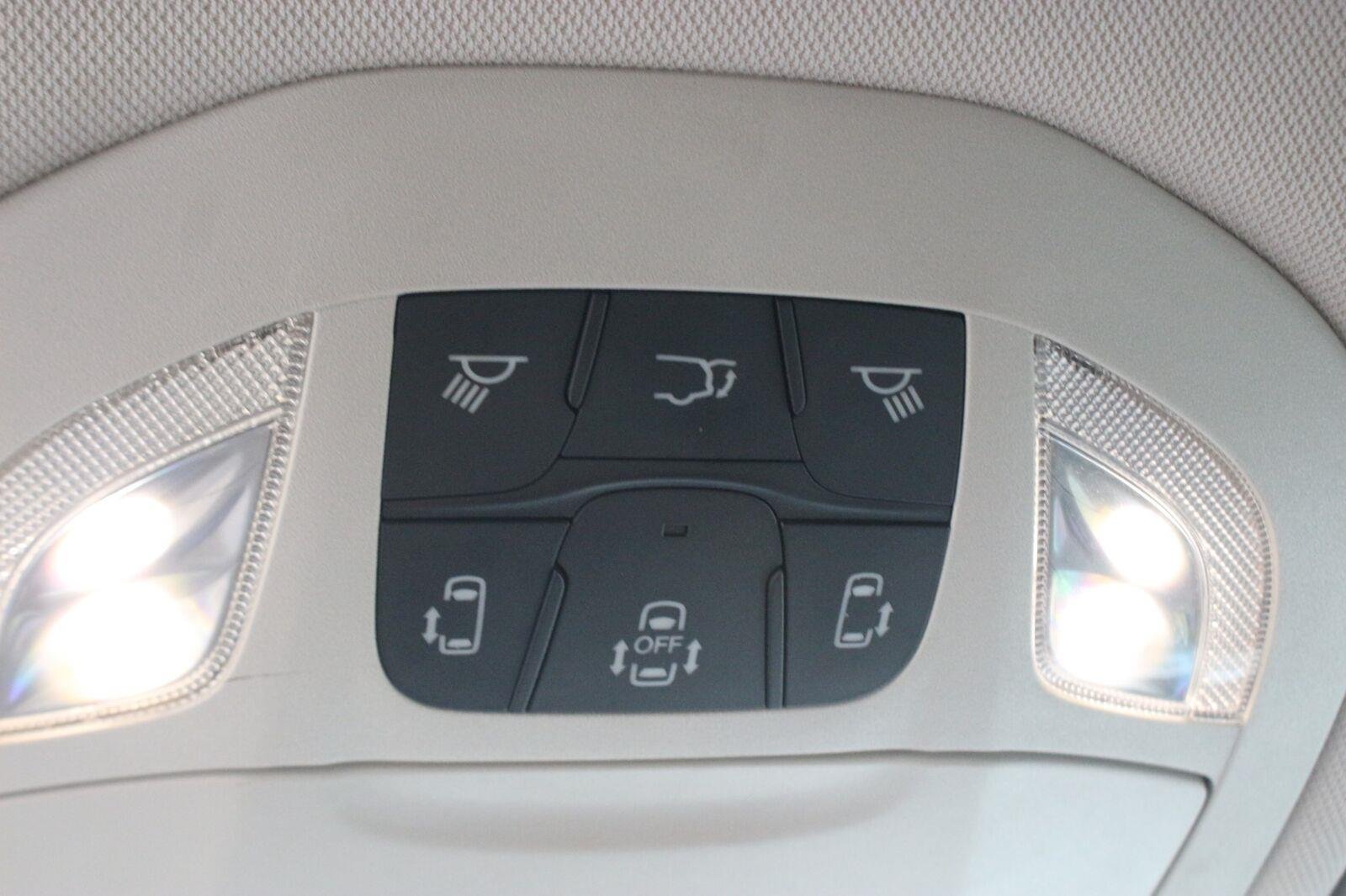 Used 2024 Silver Chrysler Touring L image 29