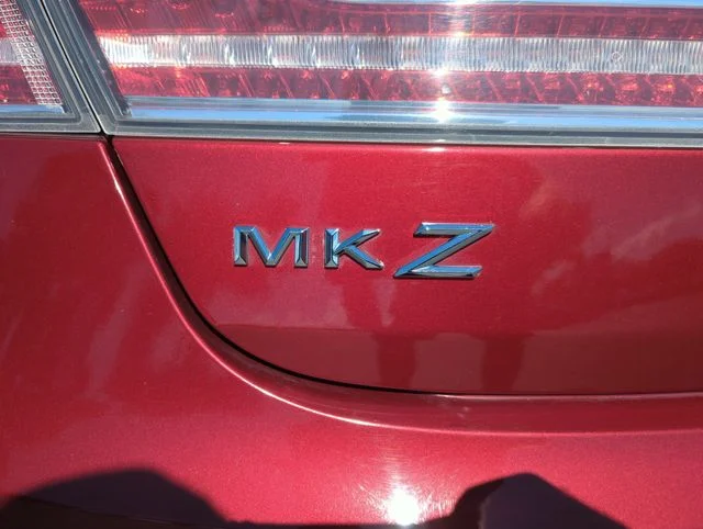 Used 2017 Red Lincoln Reserve image 21