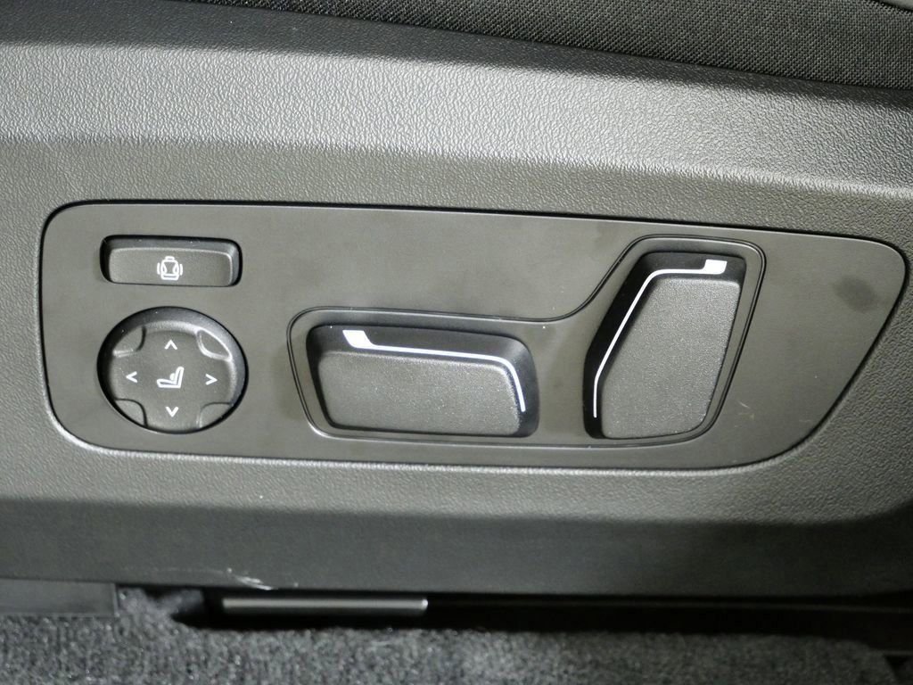 Used 2026 Dune Grey Metallic BMW 30 xDrive image 40