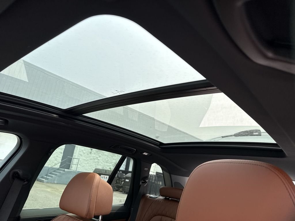 New 2026 White Metallic BMW xDrive50e image 22
