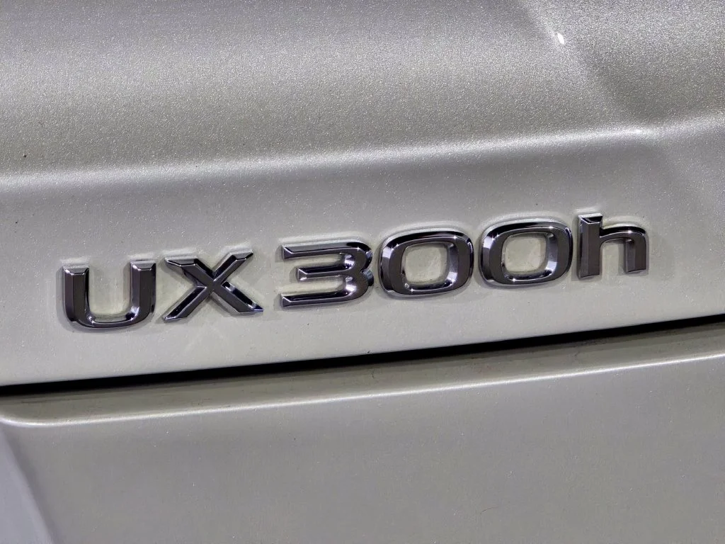 Used 2025 White Lexus 300h Premium image 11