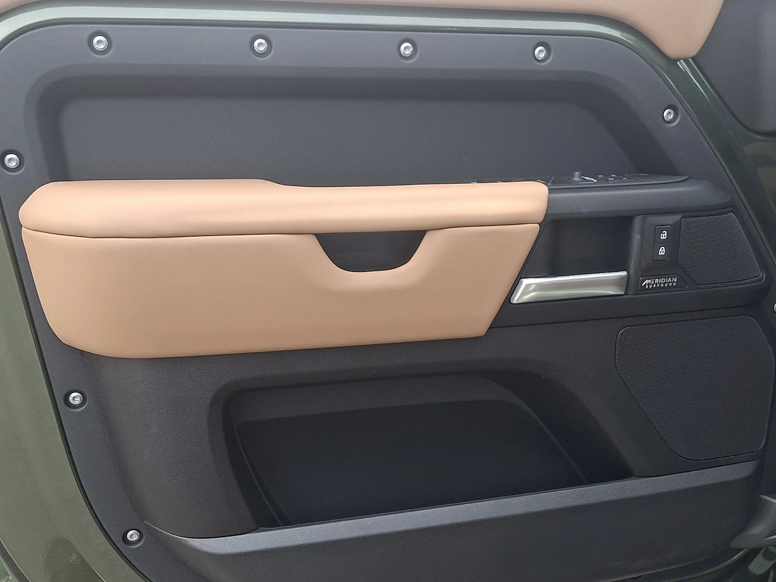 New 2026 Woolstone Green Metallic - 1LQ Land Rover X-Dynamic SE image 9