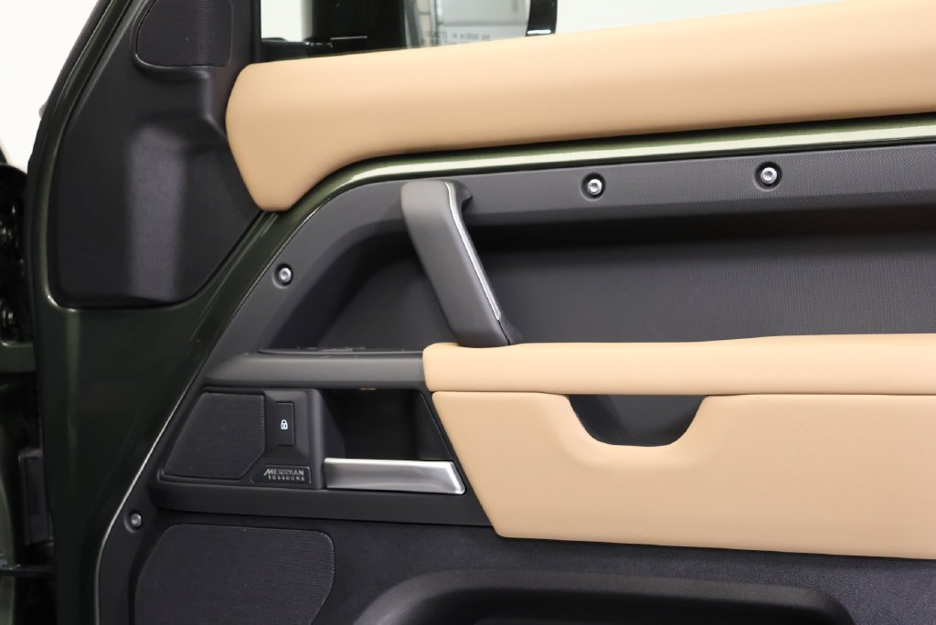 New 2026 Woolstone Green LAND ROVER X-Dynamic SE image 38