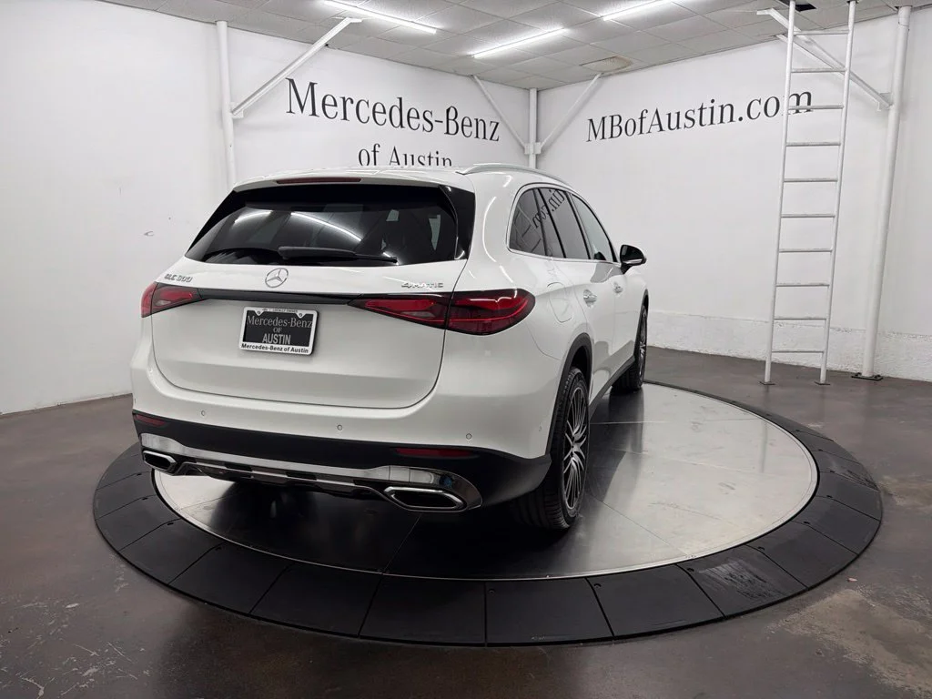 New 2027 White Mercedes-Benz GLC 300 image 7