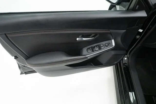 Used 2025 Super Black Nissan SR image 17