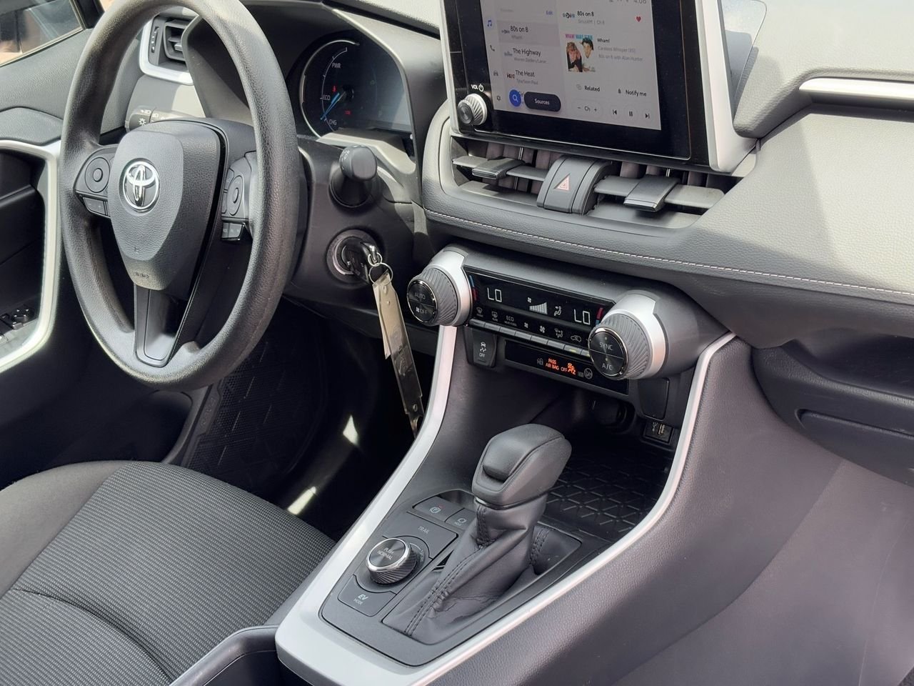 2025 Toyota RAV4 LE - Photo 9