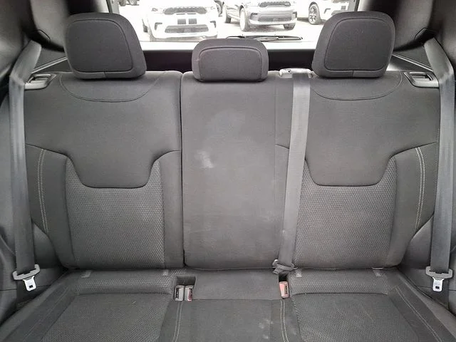 Used 2023 Black Jeep Altitude image 19