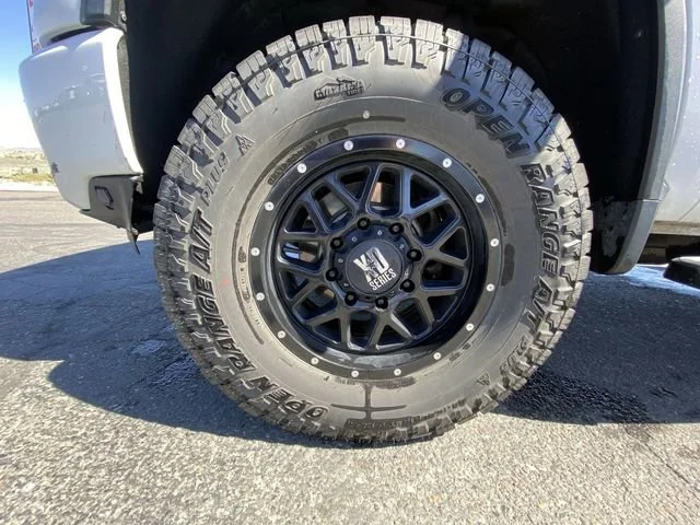 Used 2020 SUMMIT WHITE Chevrolet High Country image 10