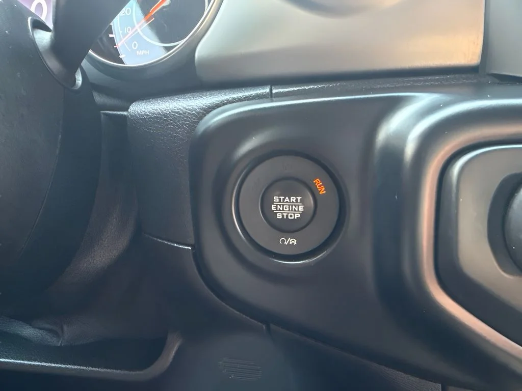 Used 2020 Green Jeep Sport image 11
