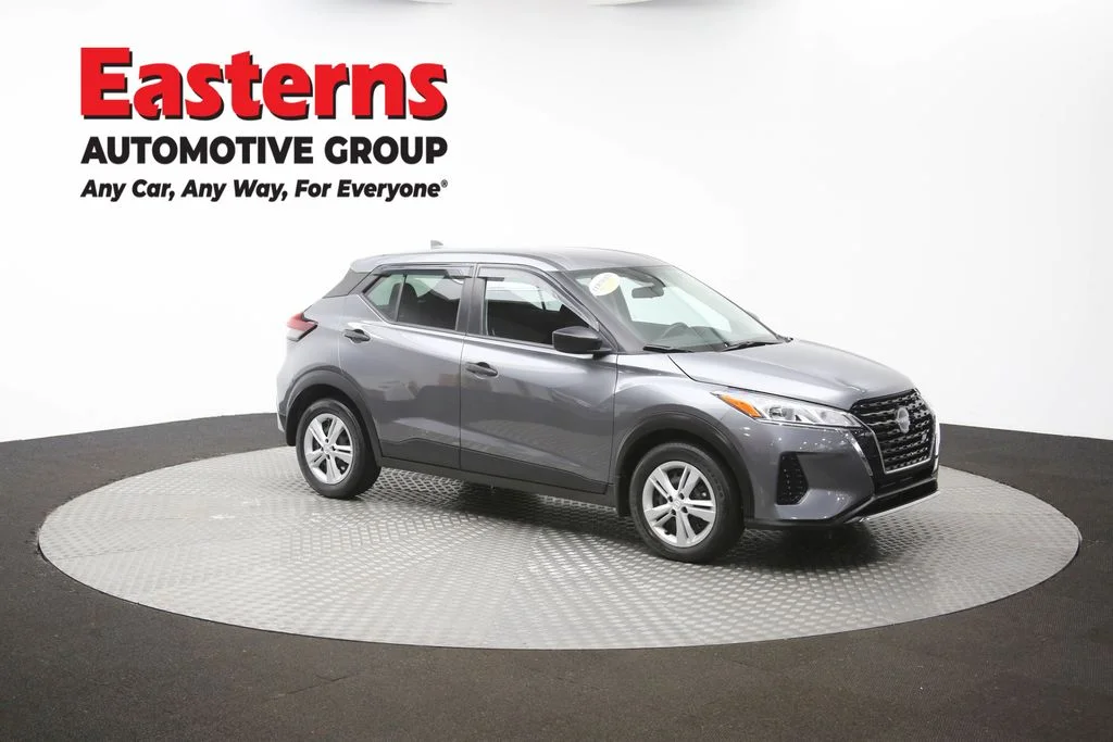 Used 2022 Silver Ford SE image 48