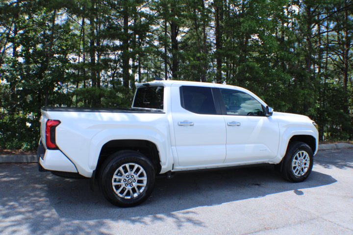 Used 2026 Wind Chill Pearl Toyota Limited image 2