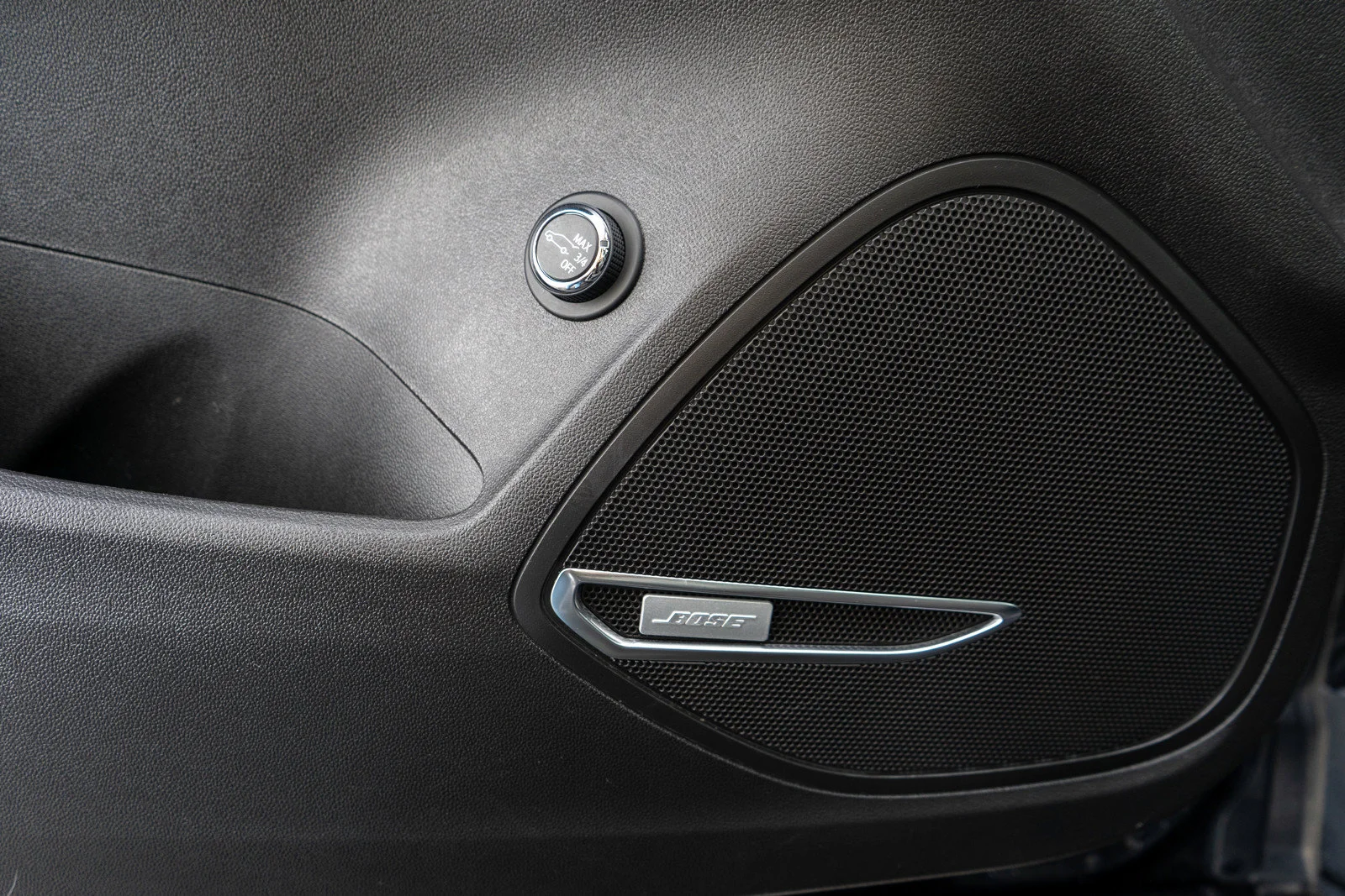 Used 2021 Ebony Twilight Metallic Buick Essence image 16