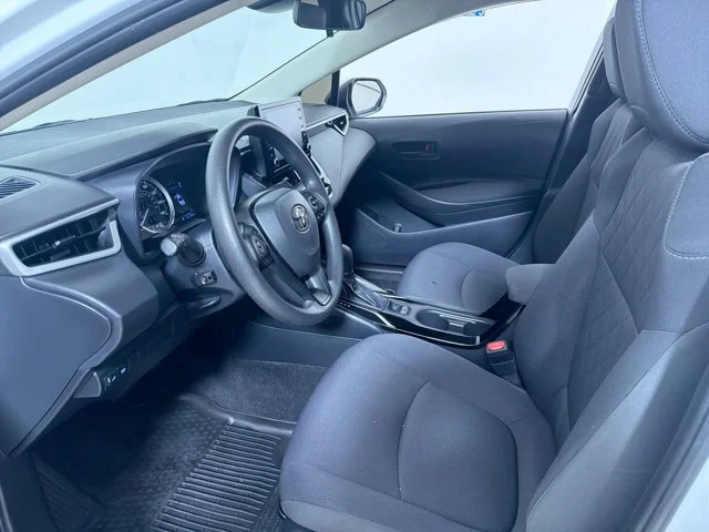 Used 2022 White Toyota LE image 18