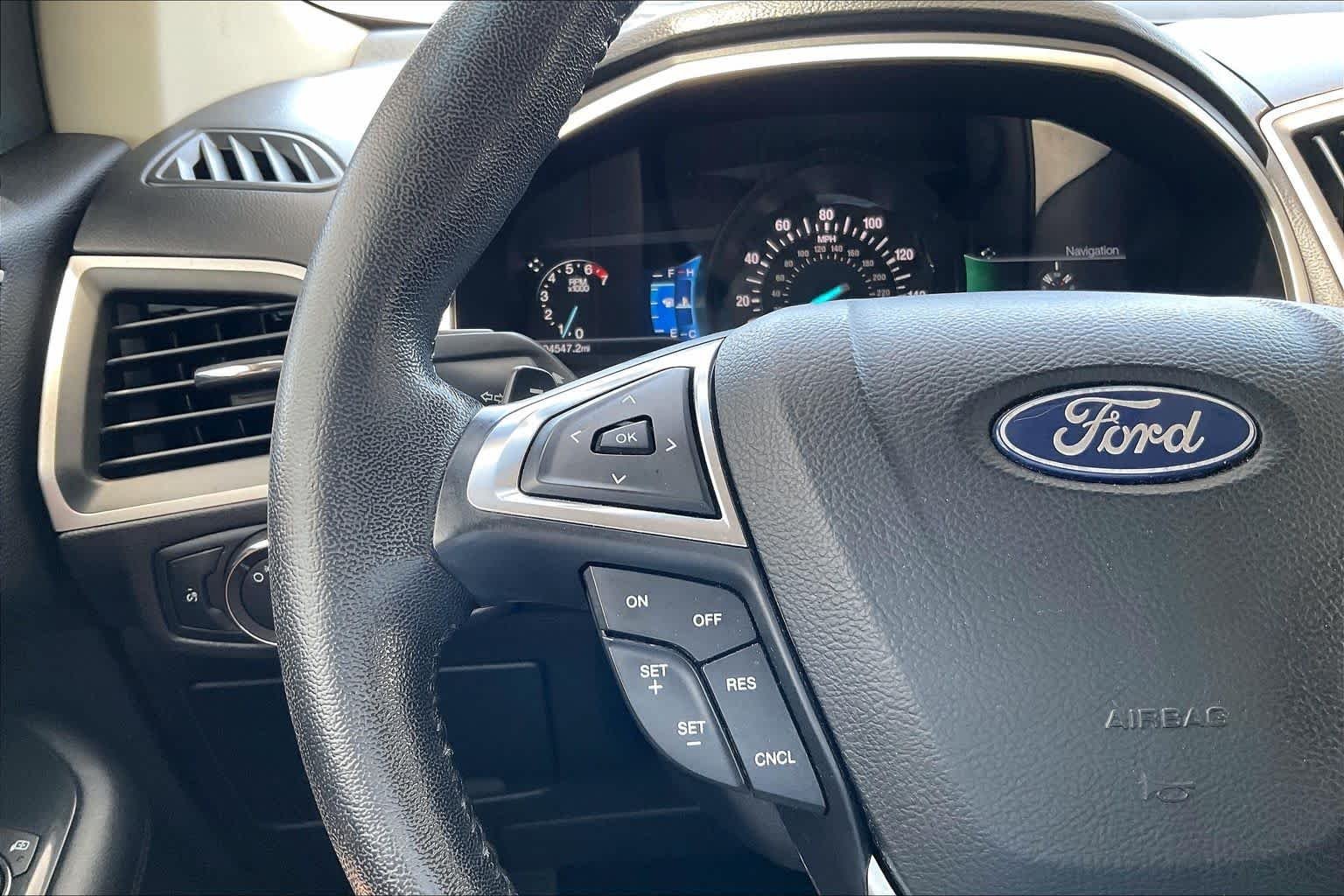 Used 2018 Shadow Black Ford SEL image 22