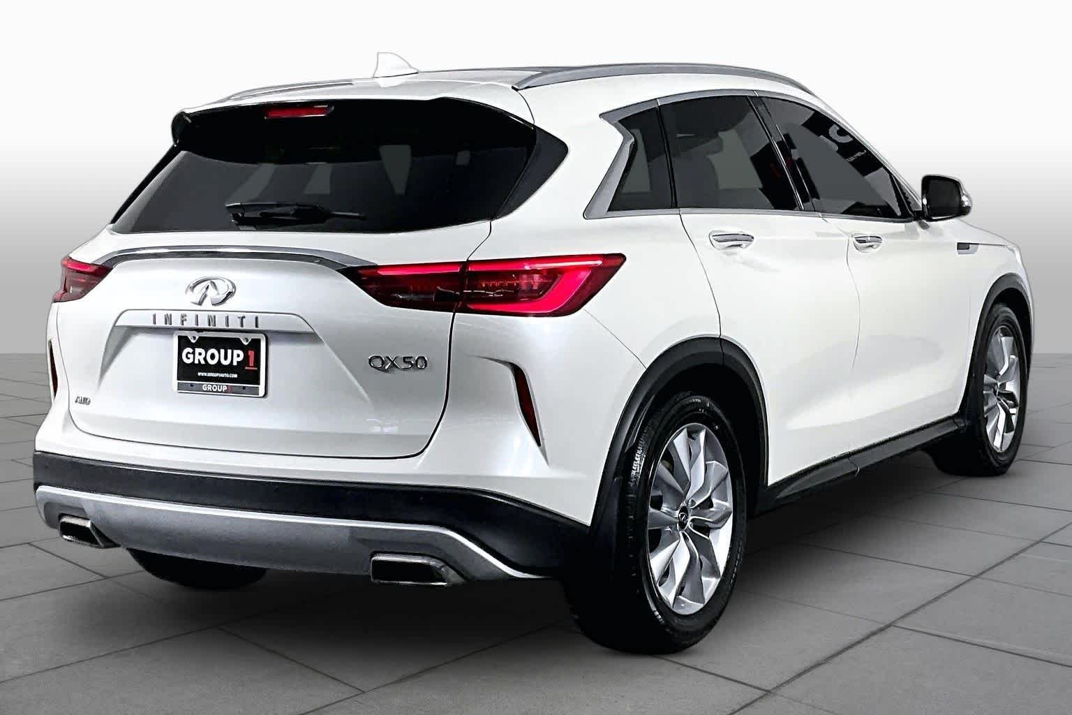 Used 2020 Majestic White INFINITI LUXE image 12