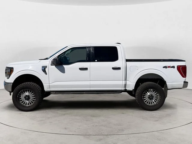 Certified Used 2023 Oxford White Ford XLT image 2