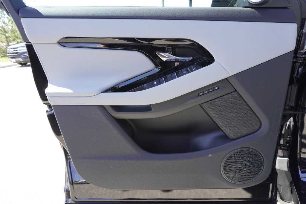 New 2026 Santorini Black Land Rover Hoxton Edition image 17