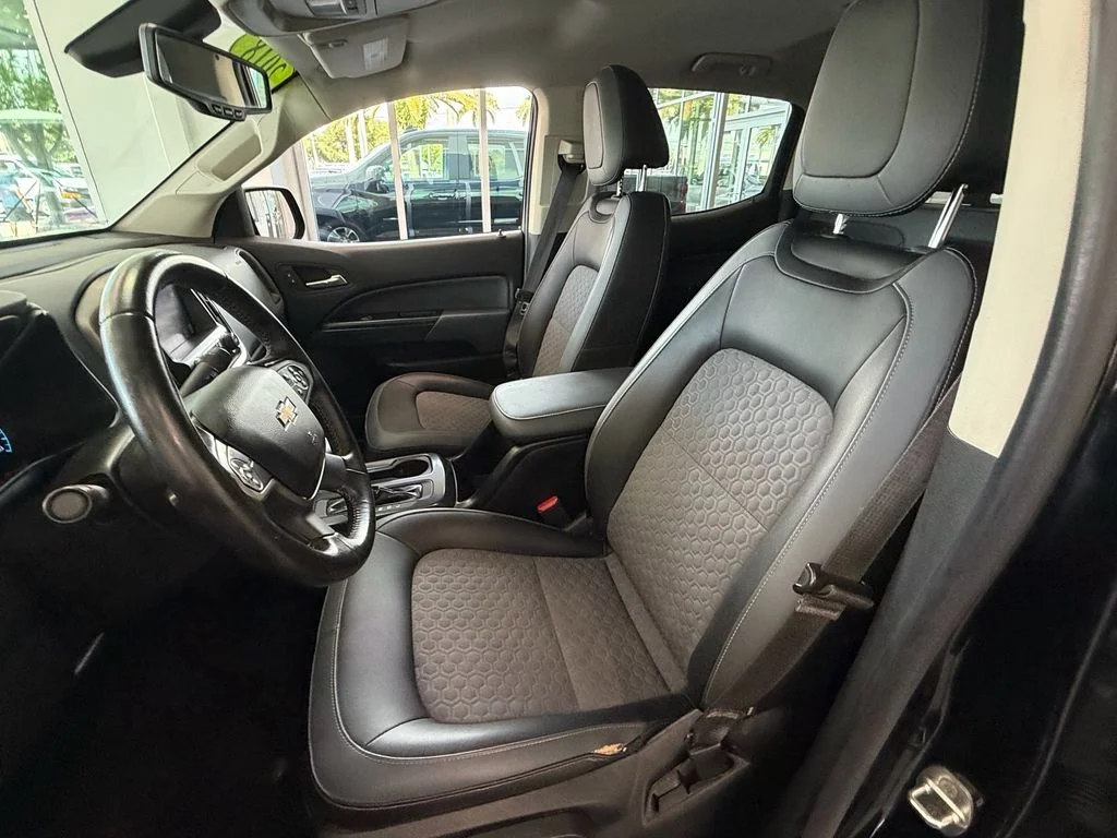 Used 2018 Black Chevrolet Z71 image 9