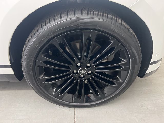 New 2026 Fuji White Land Rover Dynamic SE image 25
