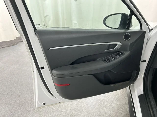 Used 2021 Gray Hyundai SE image 17