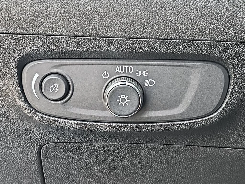Used 2025 Blue Buick Sport Touring image 18
