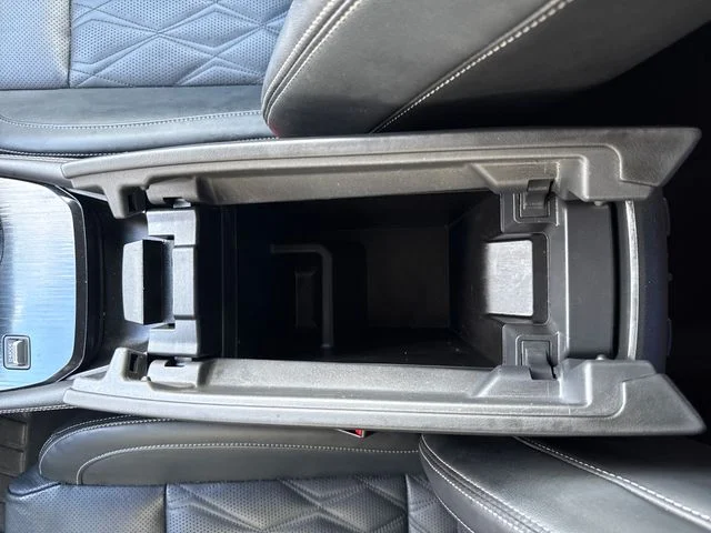 Used 2022 Black Nissan Platinum image 29