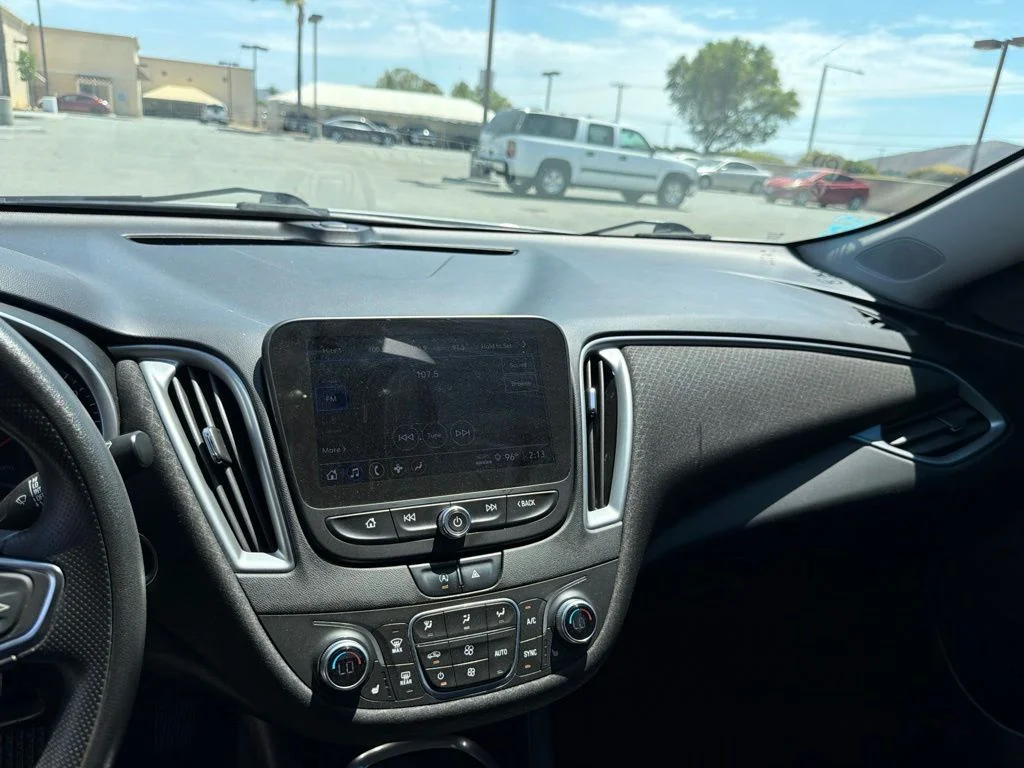 Used 2022 White Chevrolet LT image 14