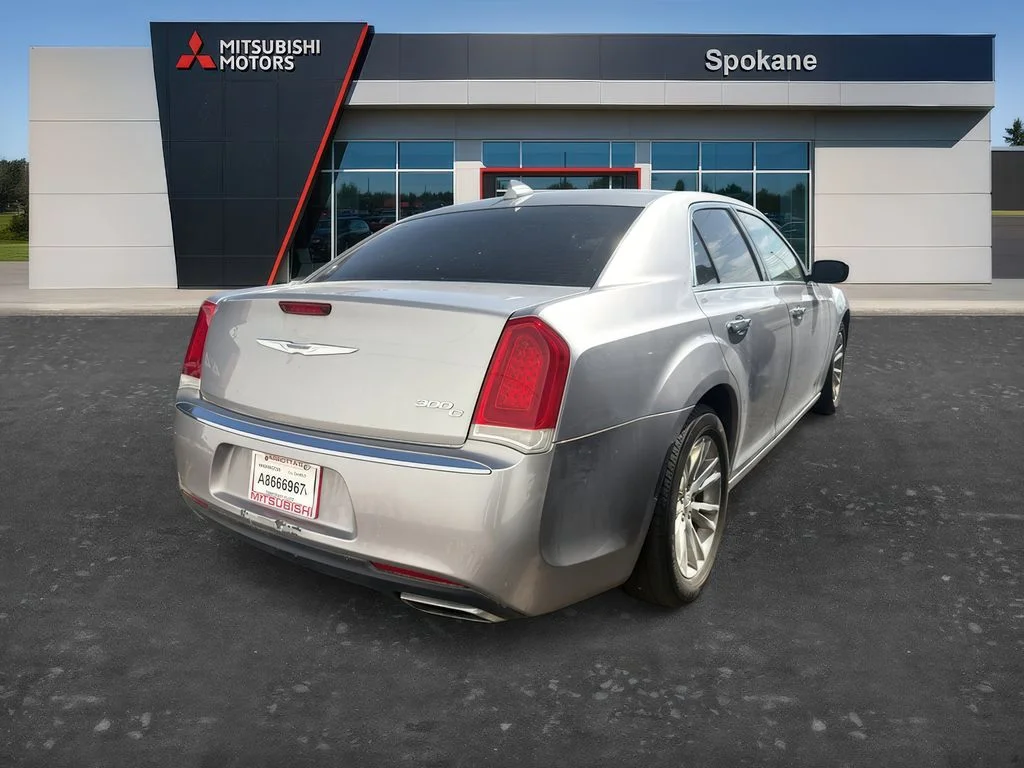 Used 2016 Billet Silver Metallic Clearcoat Chrysler 300C image 5