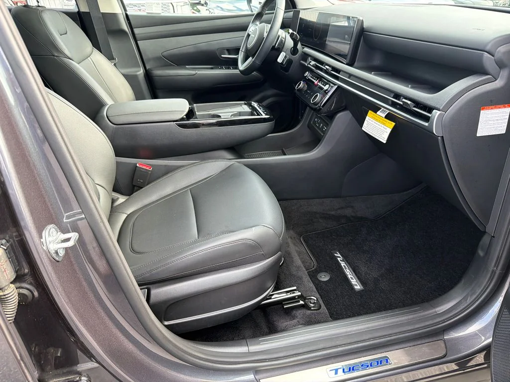 Used 2025 Gray Hyundai SEL Convenience image 13