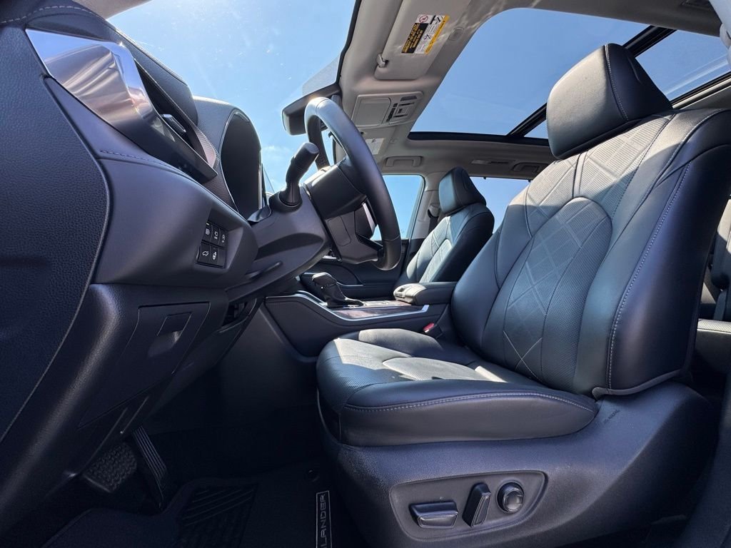 Used 2024  Toyota Platinum image 18