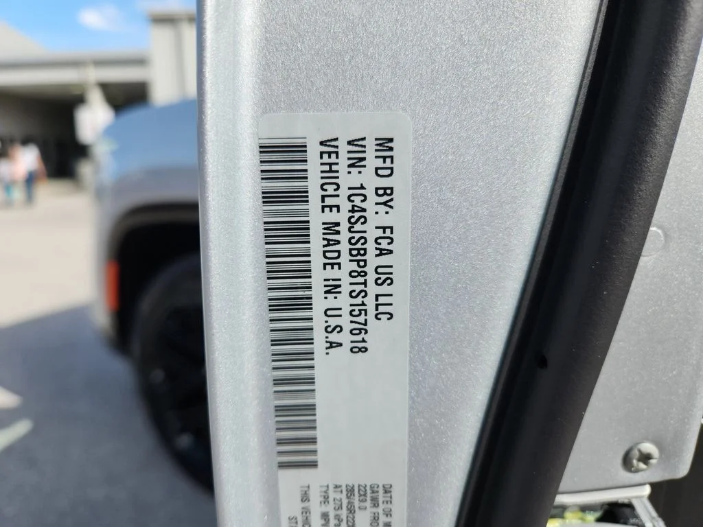 New 2026 Silver-Zynith Exterior Paint Jeep Limited Reserve image 36