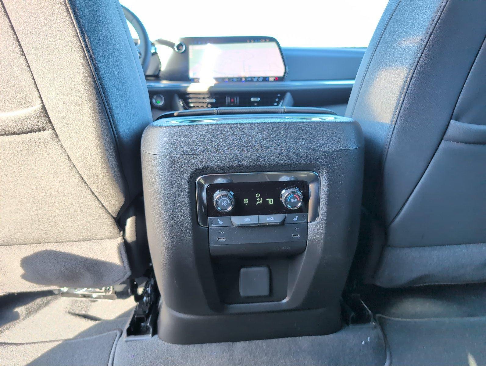 2026 Chevrolet Suburban Premier - Photo 31