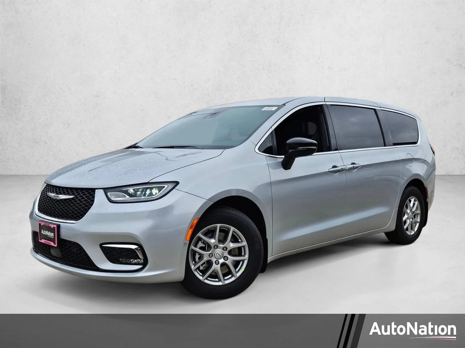 2026 Chrysler Pacifica Select's photo