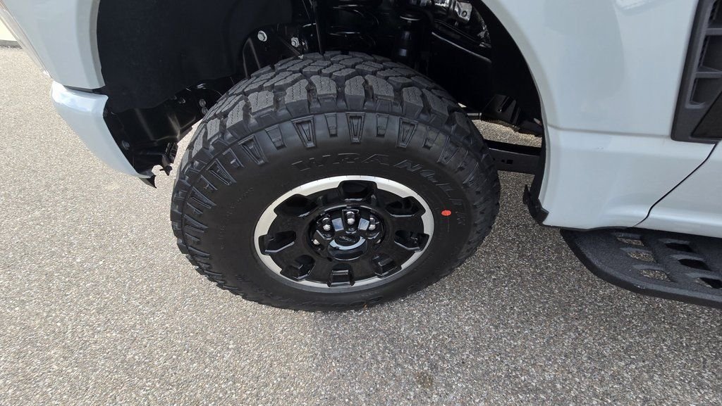 New 2026 Avalanche Ford F-350® XLT image 10