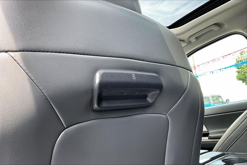 Used 2025 Silver Metallic Ford Active image 22