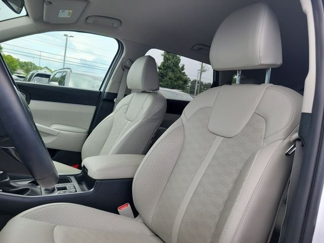 Used 2025 White Kia S image 14