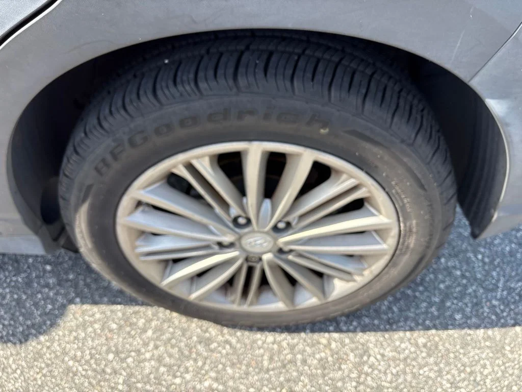 Used 2019 Orange Hyundai SEL image 23