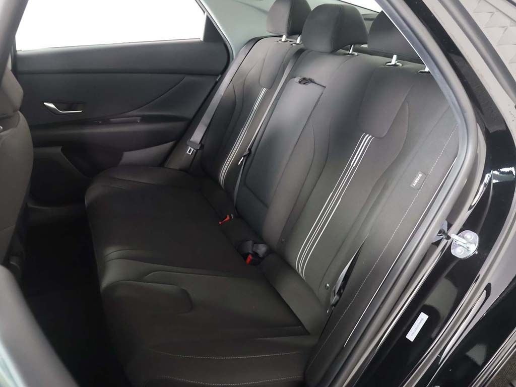 Used 2025 Black Hyundai SEL Convenience image 30