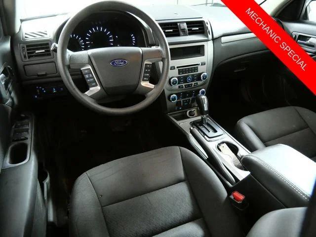 Used 2012 Red Ford SE image 4