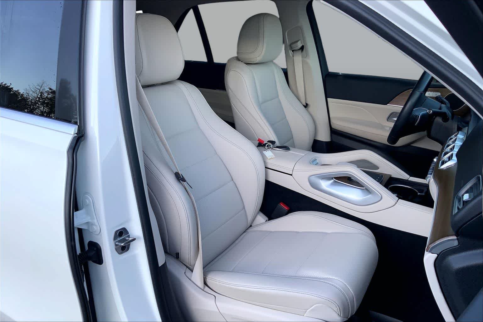 Used 2024 MANUFAKTUR Diamond White Metallic Mercedes-Benz GLE 450 image 9