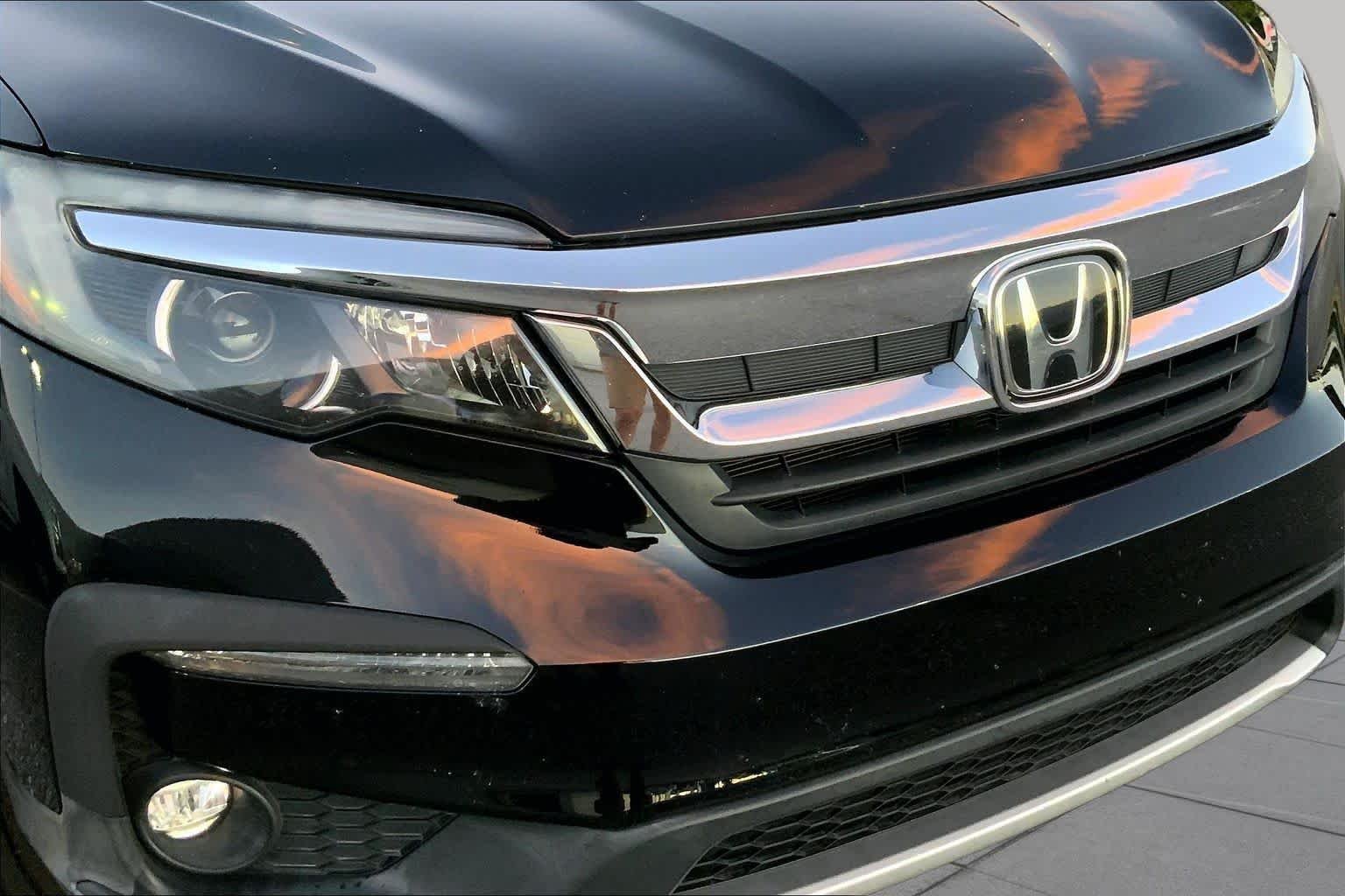Used 2019 Crystal Black Pearl Honda EX-L image 27