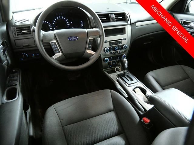 Used 2012 Red Ford SE image 4