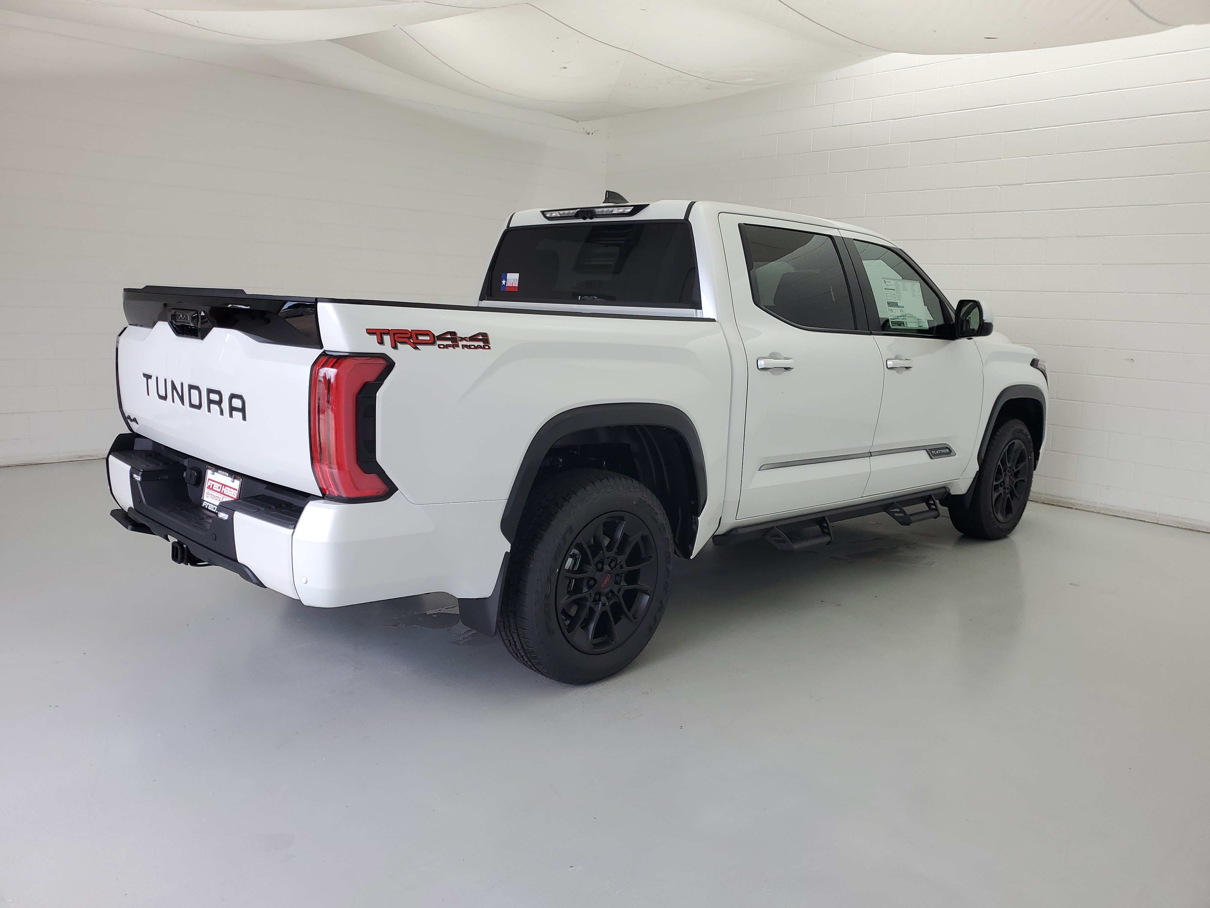 New 2026 Wind Chill Pearl <sup>1</sup> Toyota  Platinum image 5