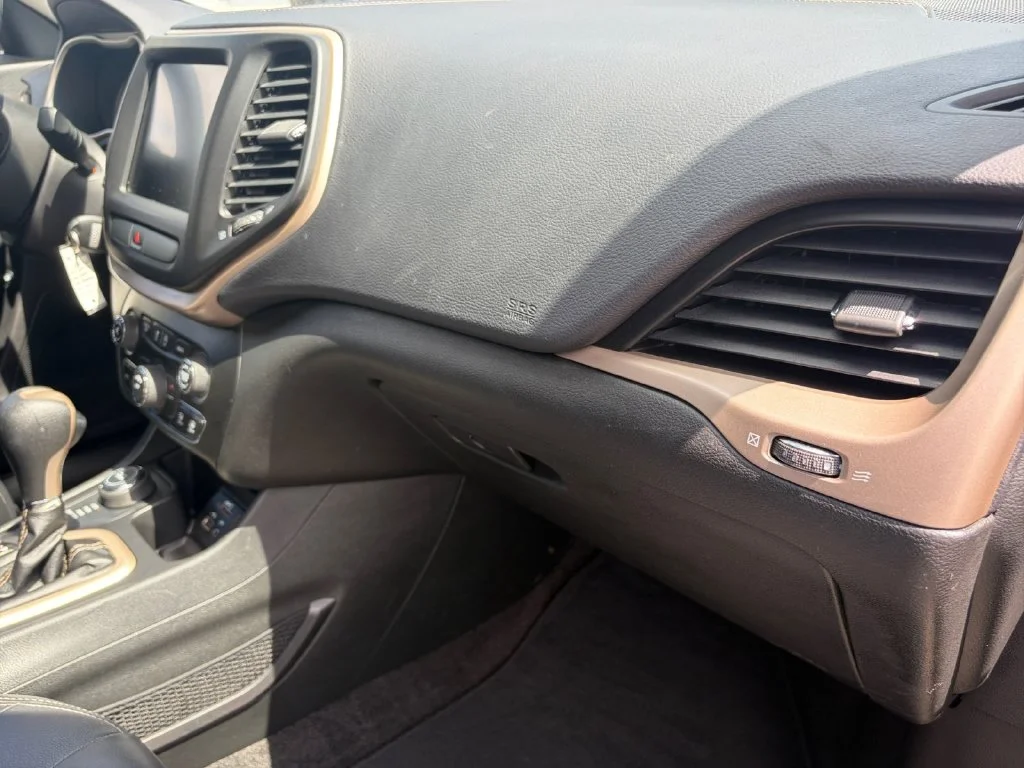 Used 2015 Gray Jeep Latitude image 18